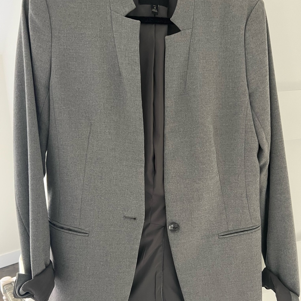 Women’s gray banana republic blazer